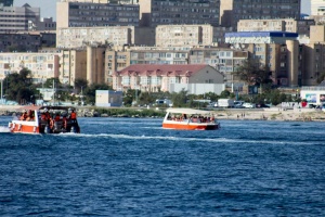 На побережье Каспия началось строительство причала для прогулочных туров по морю